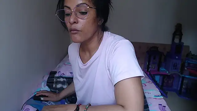 kateleyagrey's Live XXX Chat