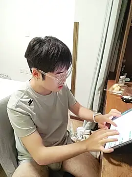 Charliez0088 现场XXX聊天