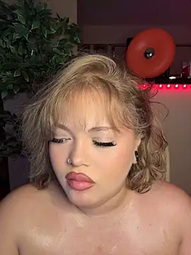 Vixen-Kiss Chat XXX live