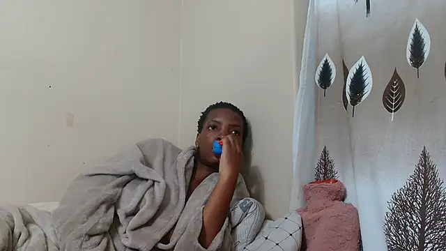 Chat XXX ao vivo de AfricanBarbie_04
