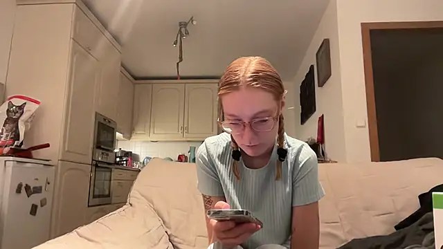 DouceMarine live XXX chat