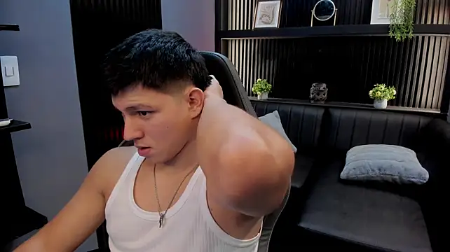 XXX chat uživo modela JamesCr_