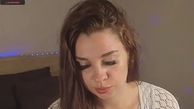 XXX chat uživo modela SideEyeQueen