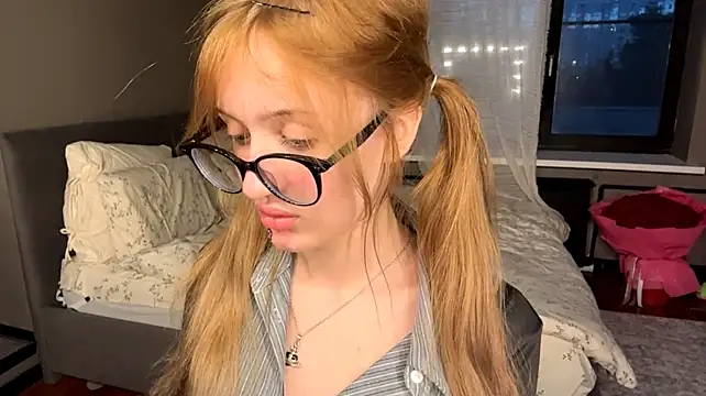 LinaPawss' Live XXX Chat