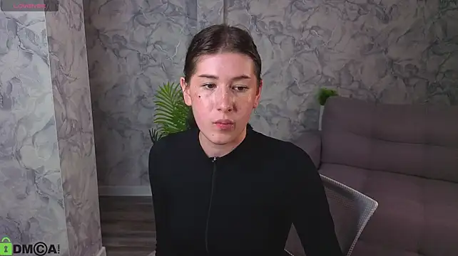 Ester_Henderson: онлайн-секс-чат