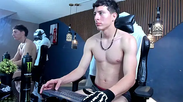 Chat XXX ao vivo de TheGhostforeeonss