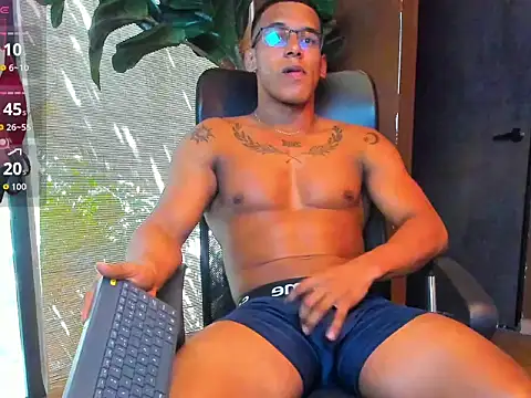 NicolasStonee Pertunjukan Webcam
