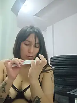 CrystalLaurent's Live XXX Chat
