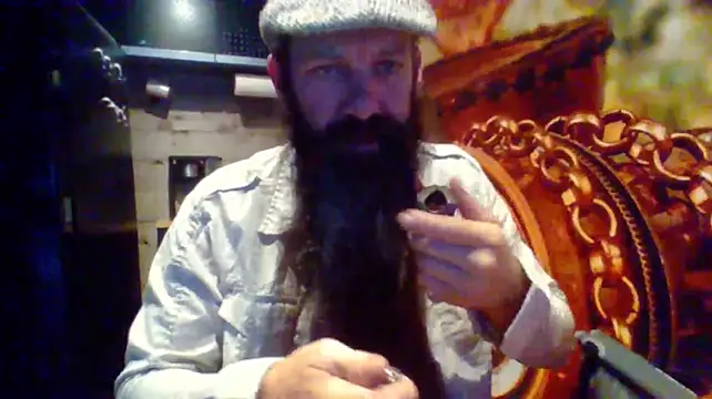 הופעת וובקאם של sit-on-my-beard
