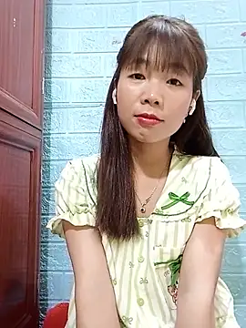 AmyLinee01 即時 XXX 聊天