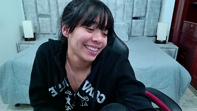 Chat +18 de laureentt_ ao vivo