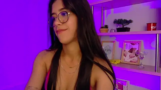 EmmiShery's Live XXX Chat