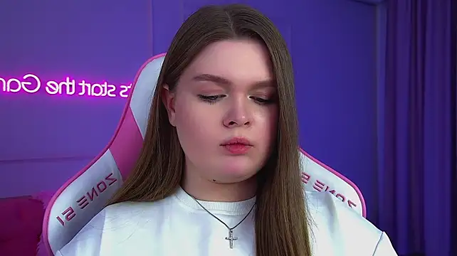 CrystalLyons' Live XXX Chat