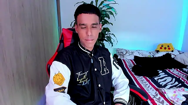 Damianwhite Adlı Modelin Canlı XXX Sohbeti