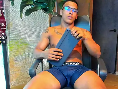 XXX chat uživo modela NicolasStonee