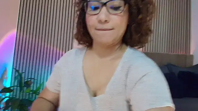 JuliRamirezn Live XXX chat