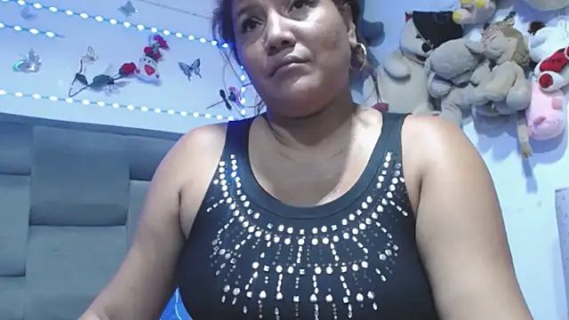 Sharloth_milf Adlı Modelin Canlı XXX Sohbeti