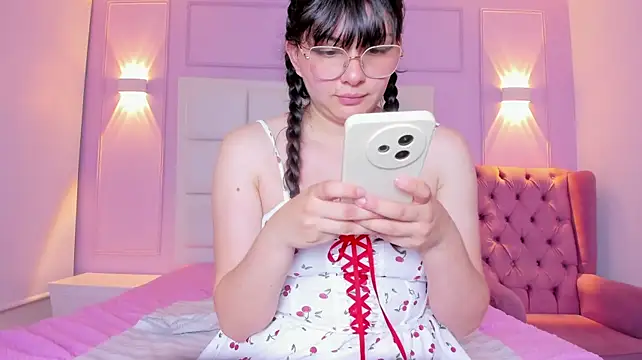 Seraphine_18's Webcam Show
