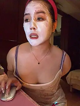 momoli60のライブXXXチャット
