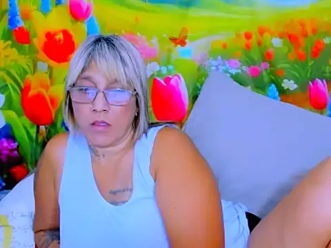 Chat +18 de indianroxy ao vivo