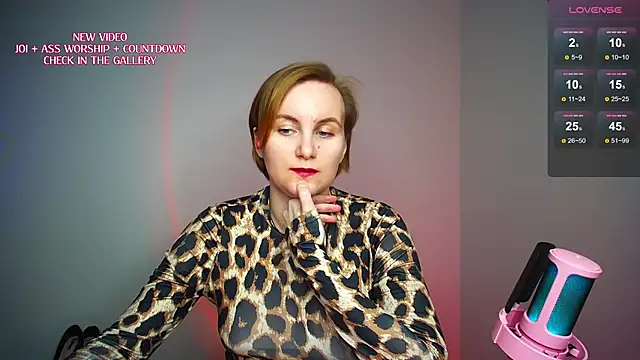 Chat +18 de KinkyMissCherry ao vivo