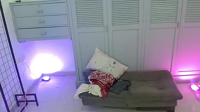 delancy_123 Adlı Modelin Canlı XXX Sohbeti