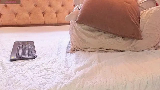 XXX chat uživo modela KeryHillson