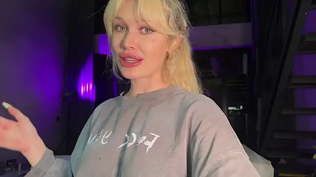 XXX chat uživo modela Golden_Aline