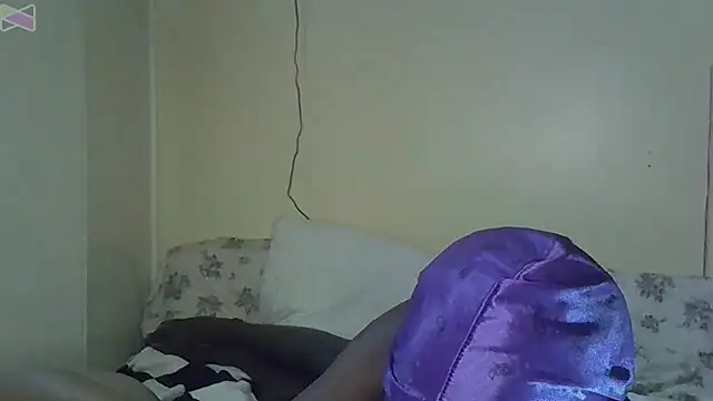 peanutbutterkisses Show in webcam