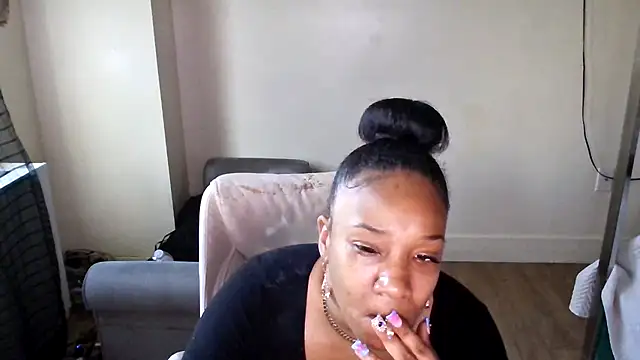 mzpretty444's Webcam Show