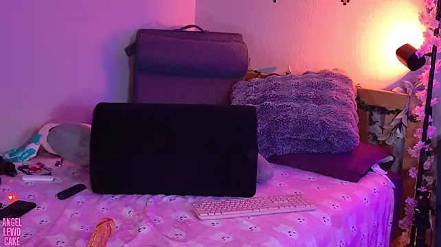 Chat +18 de Angel-Lewd-Cake ao vivo