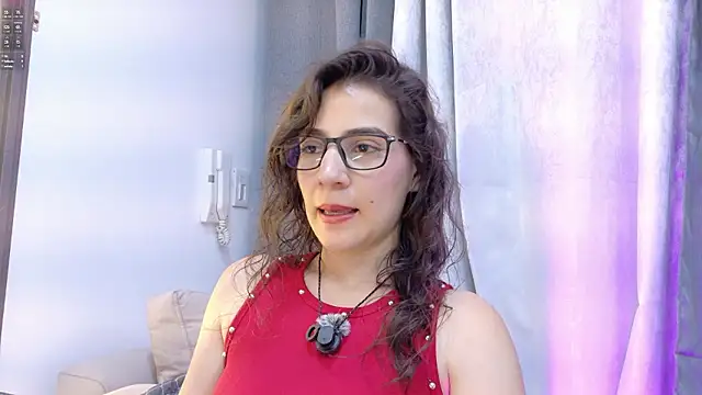 Chat XXX en directo de Miranda_doll__