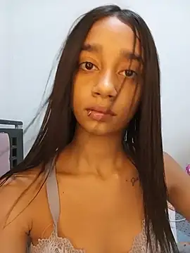 Zoe_Sweett18: διαδικτυακό σόου στην κάμερα