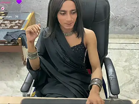 LuvLayla XXX чат на живо