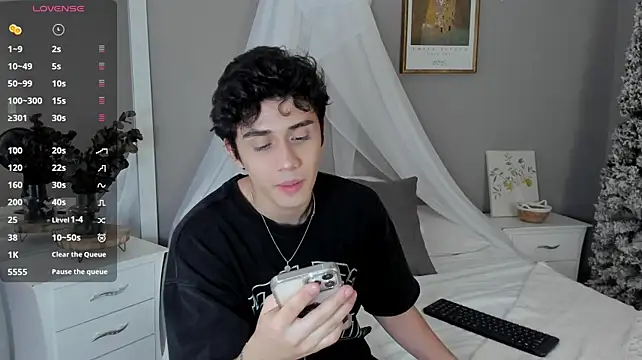 Milan_saint Live XXX-Chat