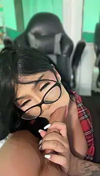 Vale_Prada Adlı Modelin Canlı XXX Sohbeti