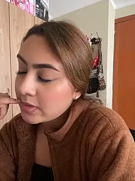 Miabonnett_ Adlı Modelin Canlı XXX Sohbeti