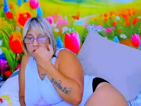 indianroxy Adlı Modelin Canlı XXX Sohbeti