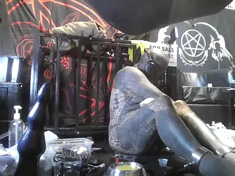 XXX chat uživo modela wormobject