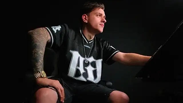 FelixStarkk: онлайн-секс-чат