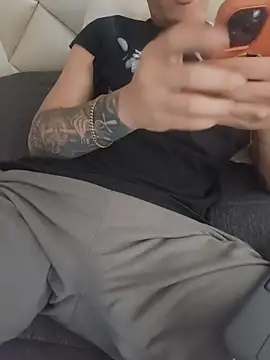 AlphaMasterXxx's Live XXX Chat