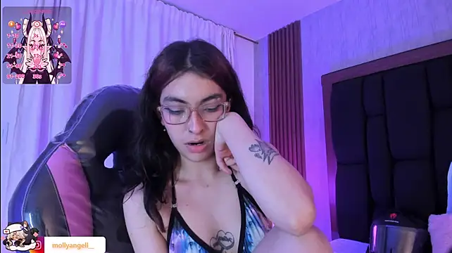 Molly_A's Live XXX Chat