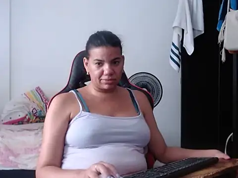 Adriana_0312 XXX чат на живо