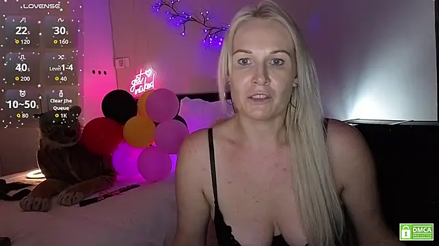 Niaomifuckalot Adlı Modelin Canlı XXX Sohbeti