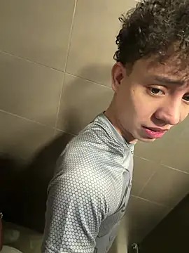 yoursexyjose Chat XXX in diretta