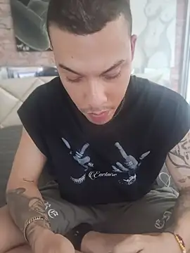 AlphaMasterXxx's Live XXX Chat