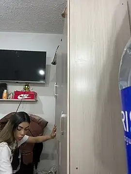 دردشة Khaiimy الجنسية المباشرة