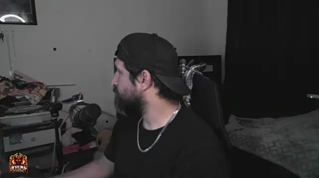 DevilPup75_ élő XXX-chatje