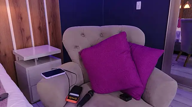 AmmyJones_ Live XXX Chat