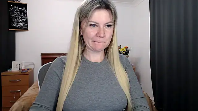 Chat +18 de ParadiseAlina ao vivo